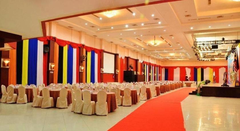 Hotel Tarakan Plaza Exterior foto